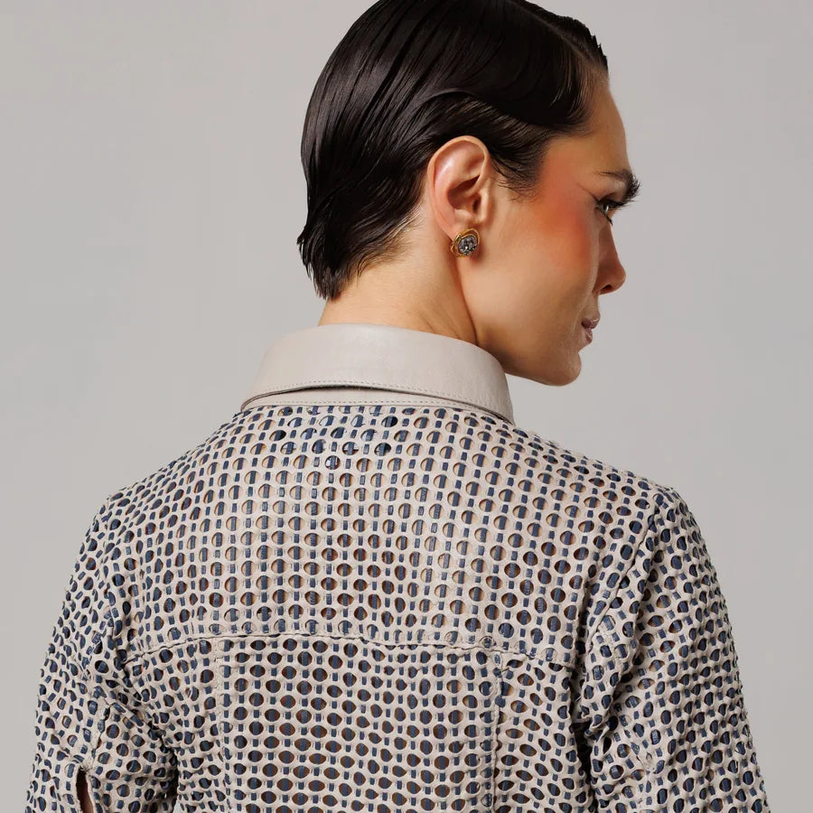 Gola camisa.